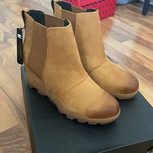 never worn sorel booties